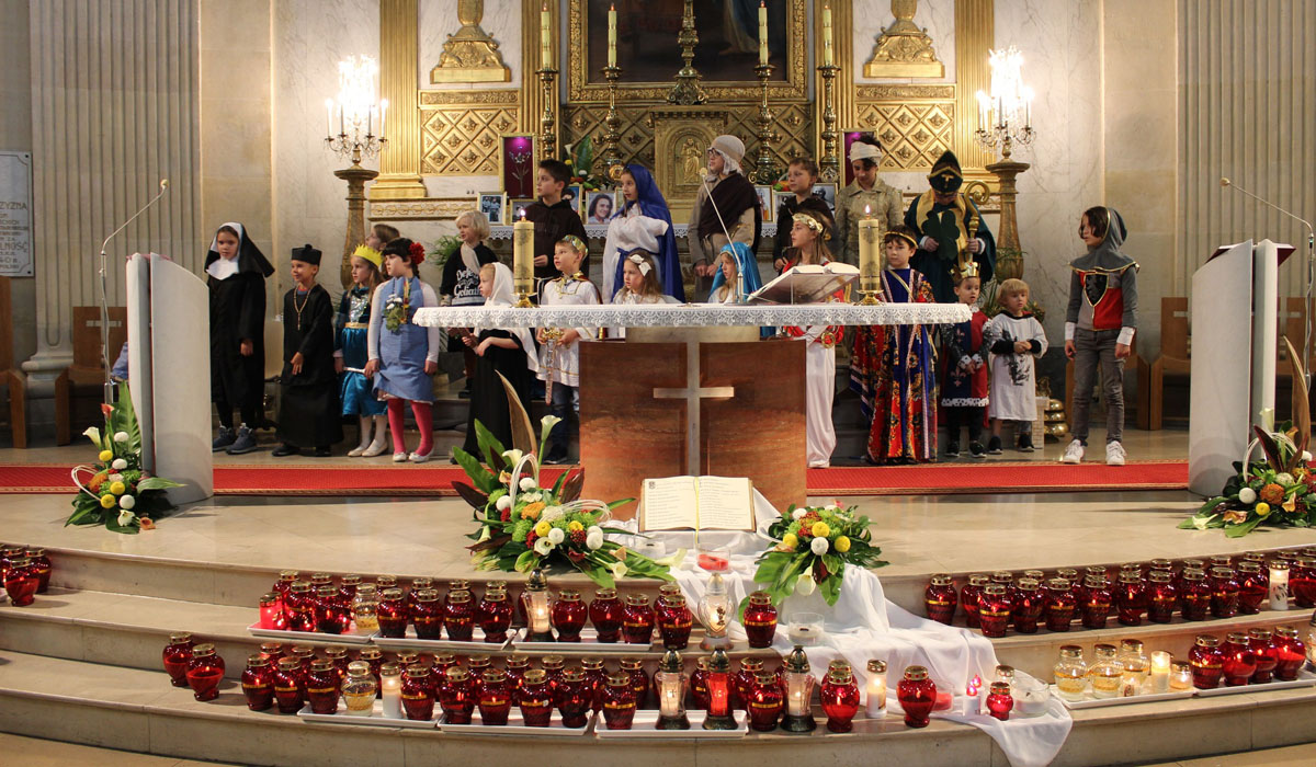 Uroczystość Wszystkich Świętych w Parafii Concorde w Paryżu 