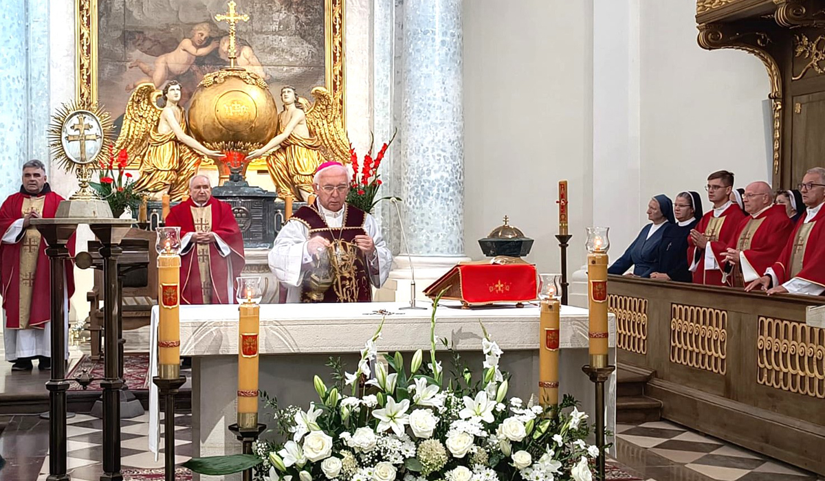 Pielgrzymka osób konsekrowanych na Święty Krzyż