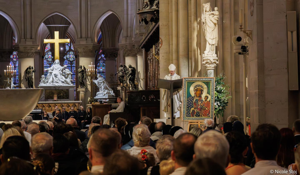 Ponowne wprowadzenie Ikony Jasnogórskiej do Kaplicy Polskiej w Katedrze Notre-Dame